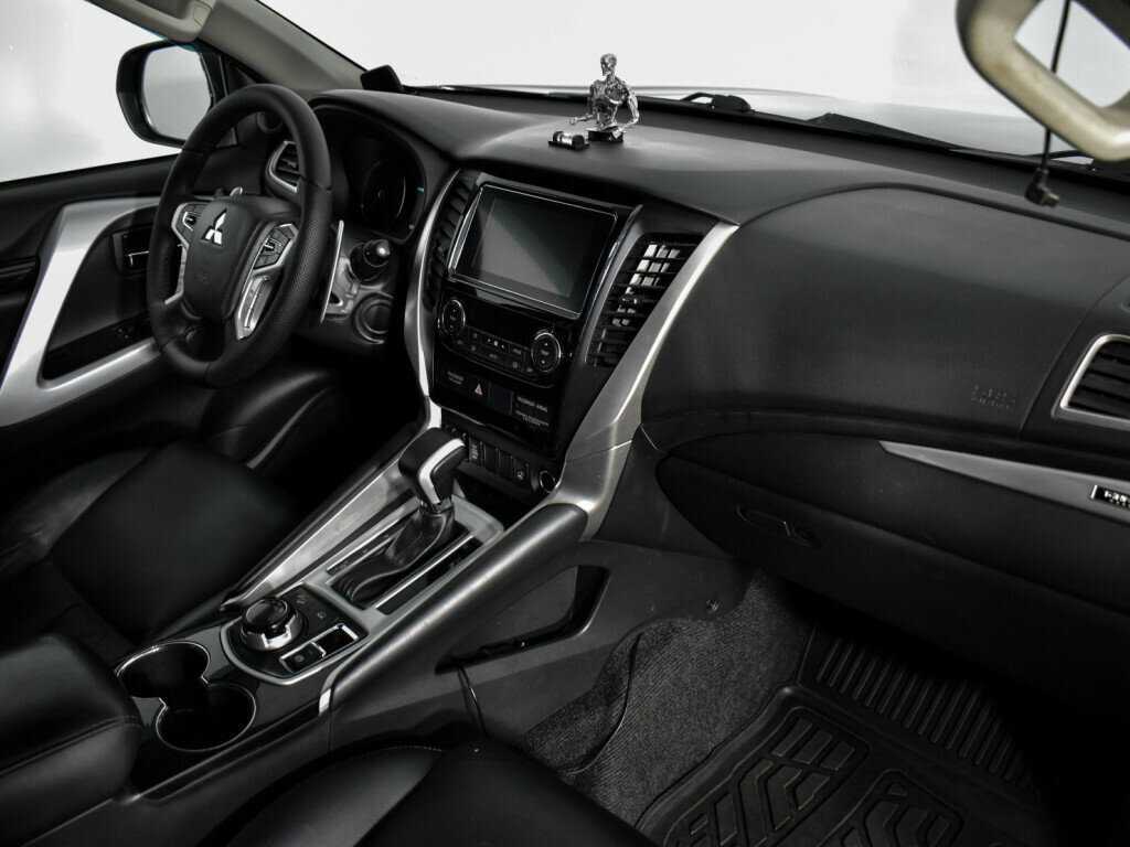 Mitsubishi Pajero Sport с пробегом — 2019 год. Фото: #10