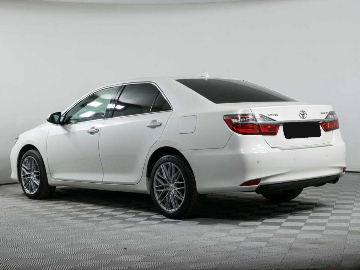 Toyota Camry с пробегом — 2017 год. Фото: #5