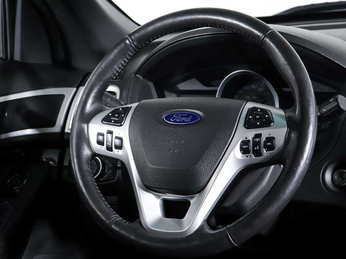 Ford Explorer с пробегом — 2015 год. Фото: #14