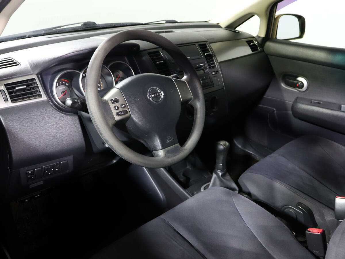 Nissan Tiida с пробегом — 2007 год. Фото: #10