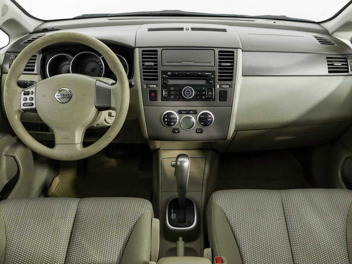 Nissan Tiida с пробегом — 2008 год. Фото: #9