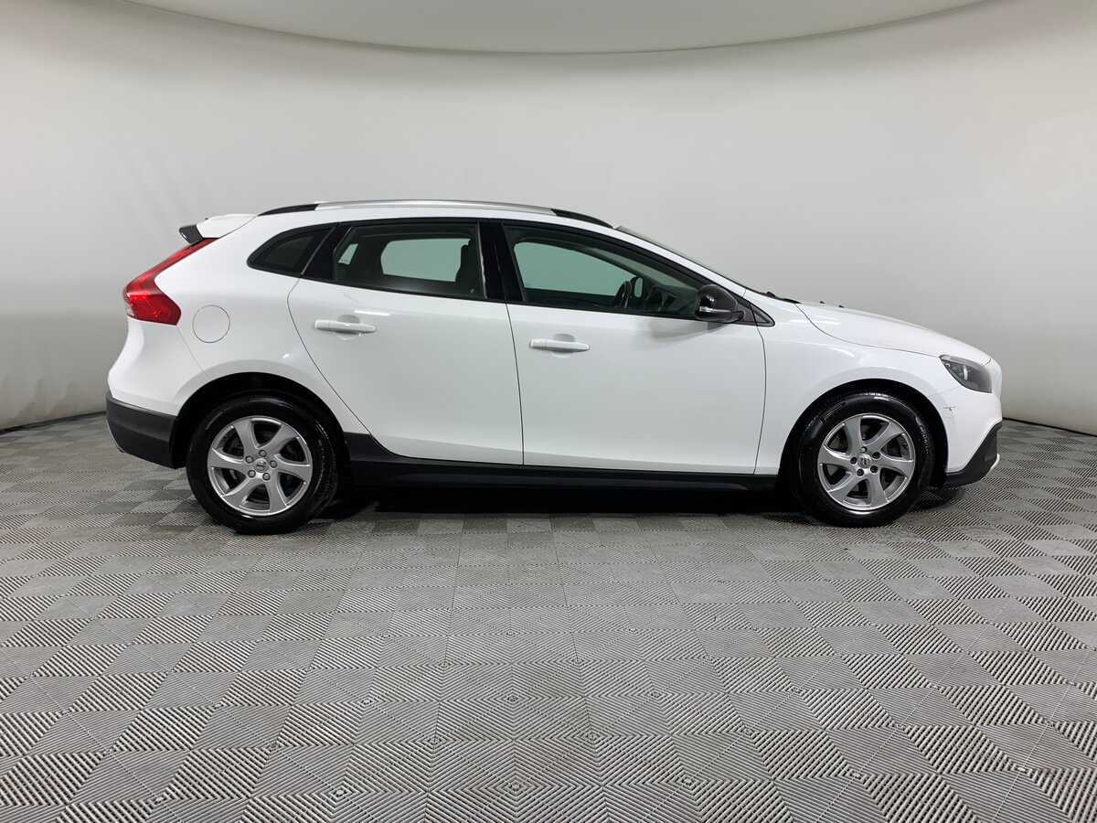 Volvo V40 Cross Country с пробегом — 2017 год. Фото: #3