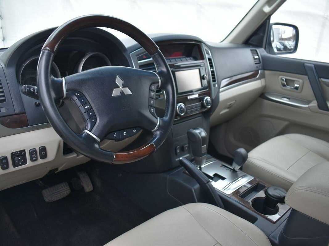 Mitsubishi Pajero с пробегом — 2019 год. Фото: #12