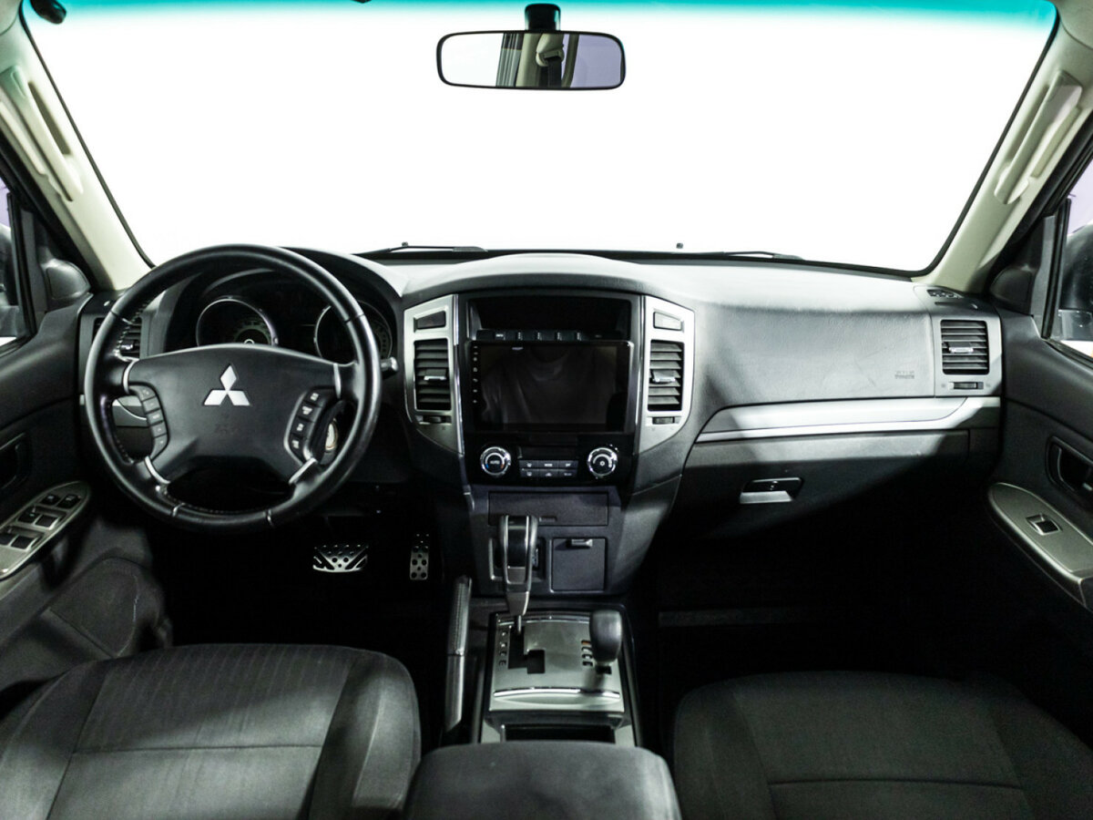 Mitsubishi Pajero с пробегом — 2015 год. Фото: #11