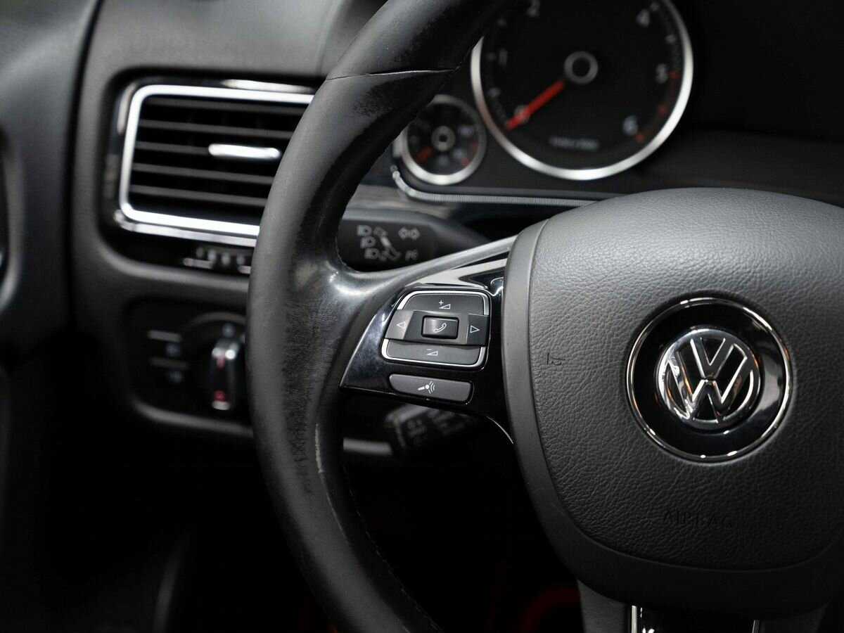 Volkswagen Touareg с пробегом — 2010 год. Фото: #15