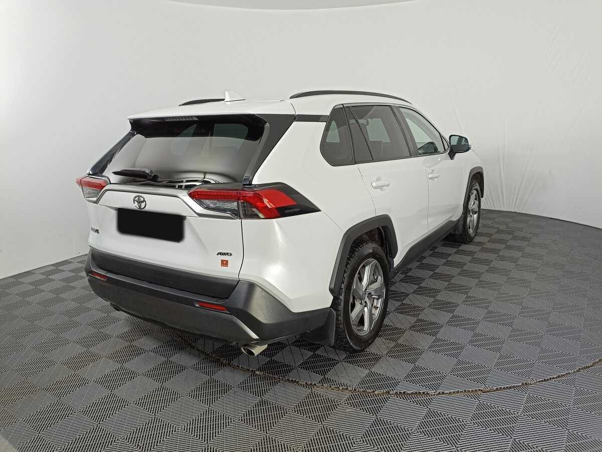 Toyota RAV4 с пробегом — 2021 год. Фото: #4