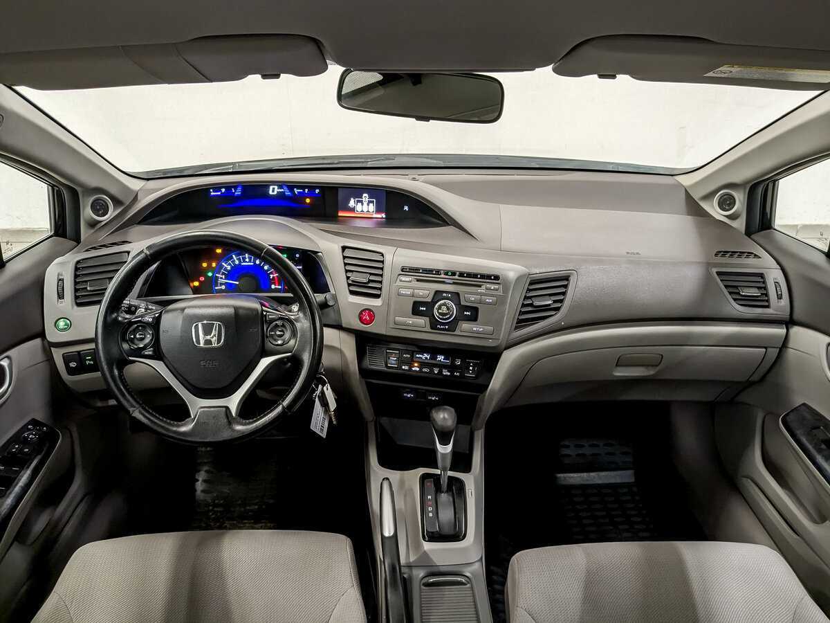 Honda Civic с пробегом — 2012 год. Фото: #13