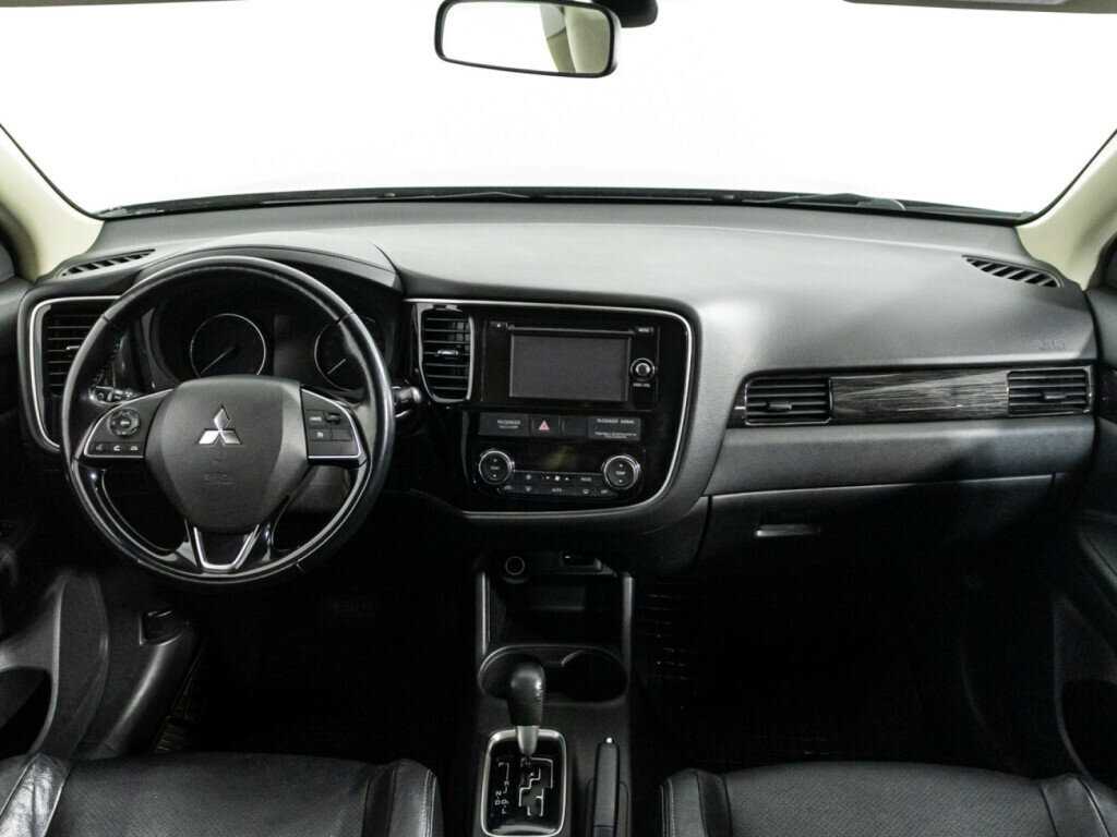 Mitsubishi Outlander с пробегом — 2016 год. Фото: #12