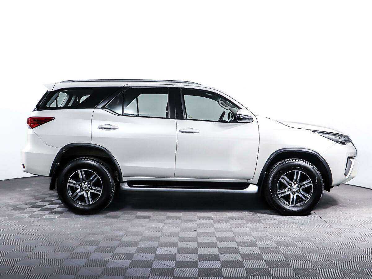 Toyota Fortuner с пробегом — 2019 год. Фото: #3