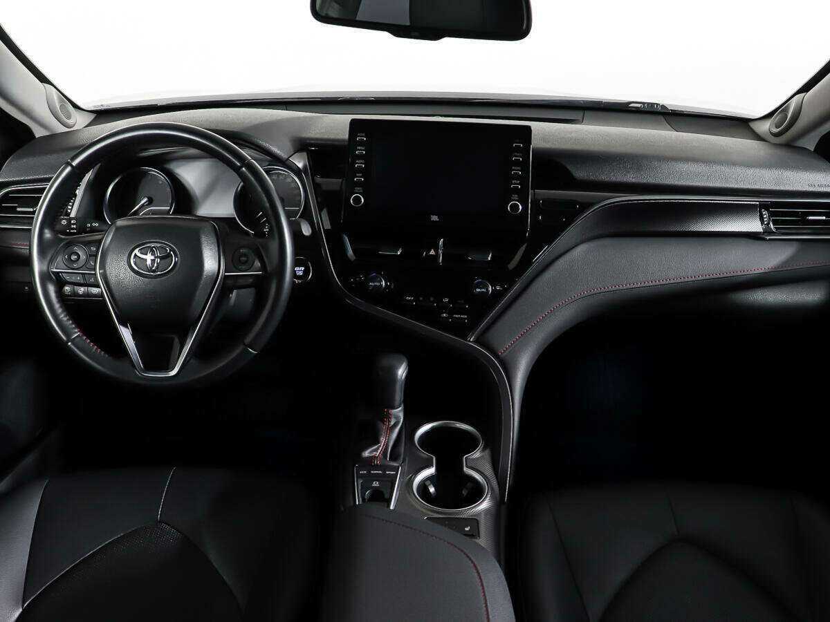 Toyota Camry с пробегом — 2021 год. Фото: #10