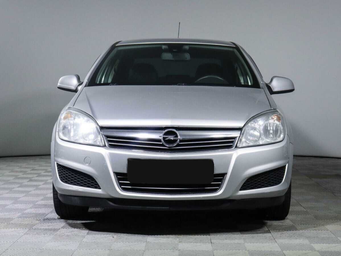 Opel Astra с пробегом — 2011 год. Фото: #1