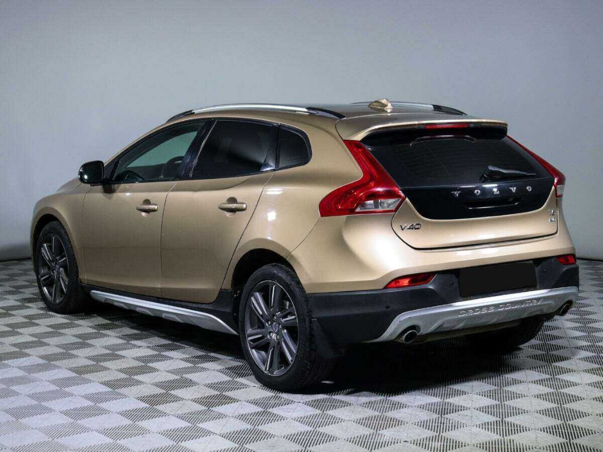 Volvo V40 Cross Country с пробегом — 2013 год. Фото: #4