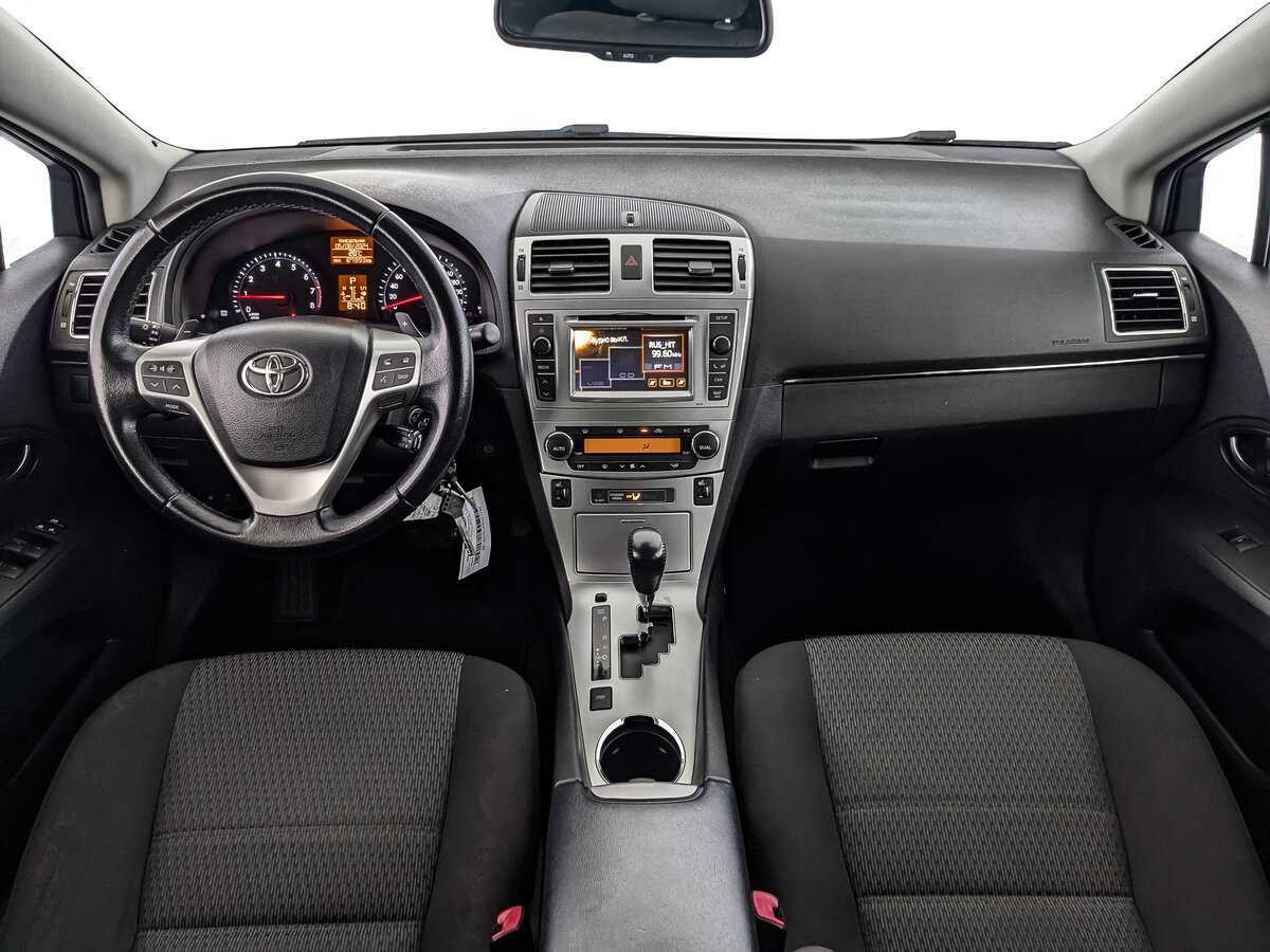 Toyota Avensis с пробегом — 2012 год. Фото: #11