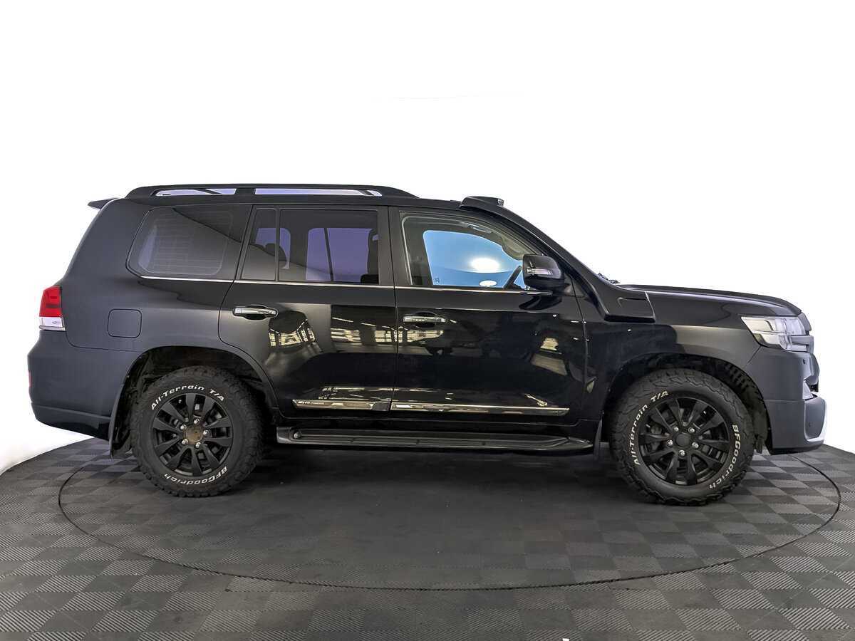Toyota Land Cruiser с пробегом — 2017 год. Фото: #3