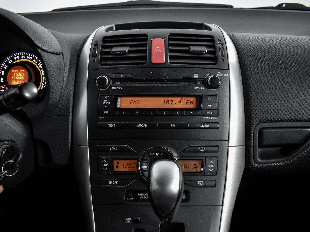 Toyota Auris с пробегом — 2012 год. Фото: #13