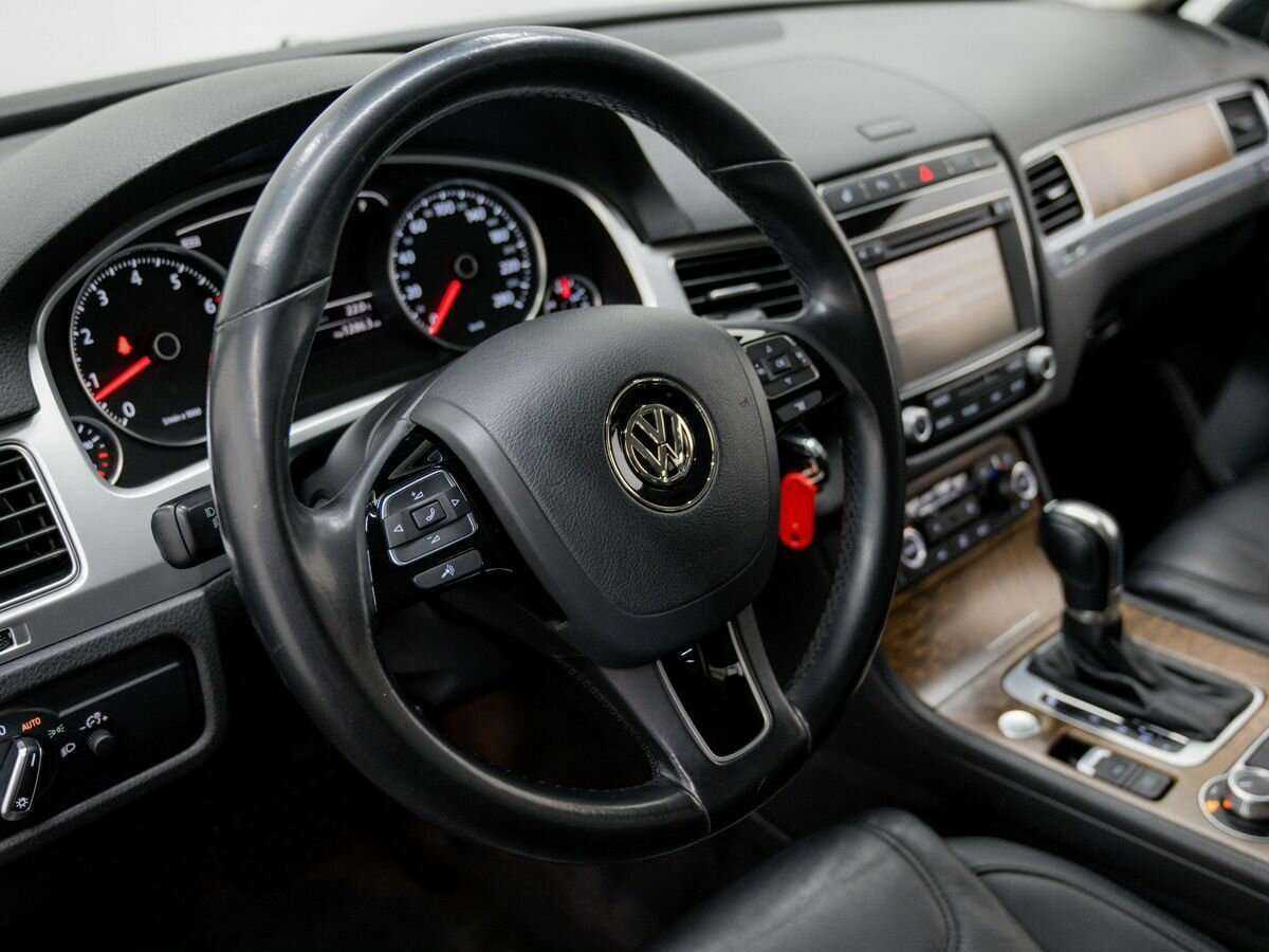 Volkswagen Touareg с пробегом — 2015 год. Фото: #17