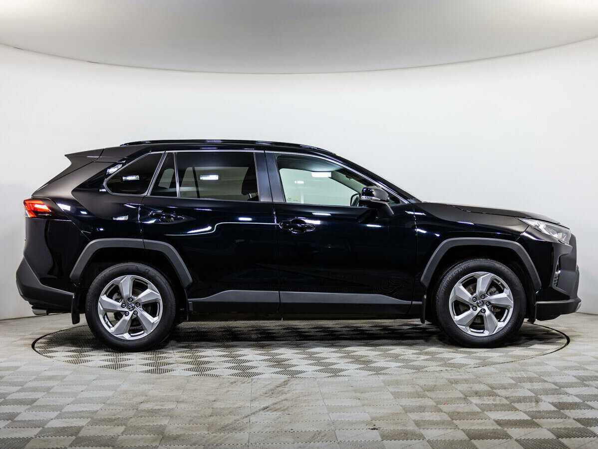 Toyota RAV4 с пробегом — 2020 год. Фото: #2