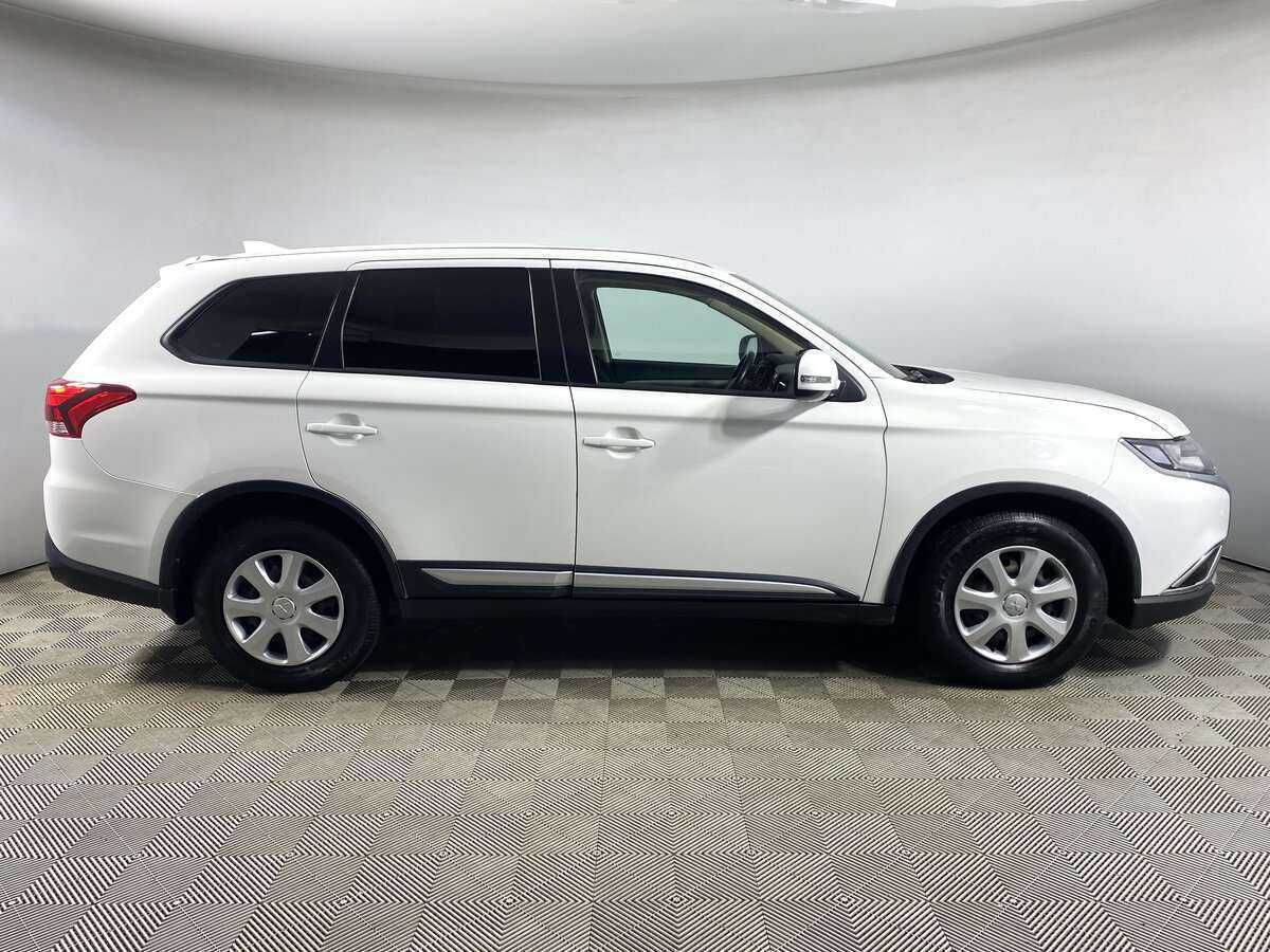 Mitsubishi Outlander с пробегом — 2017 год. Фото: #3
