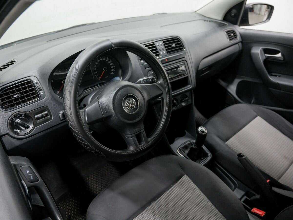 Volkswagen Polo с пробегом — 2010 год. Фото: #10