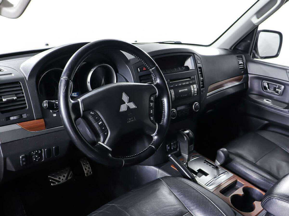 Mitsubishi Pajero с пробегом — 2008 год. Фото: #11