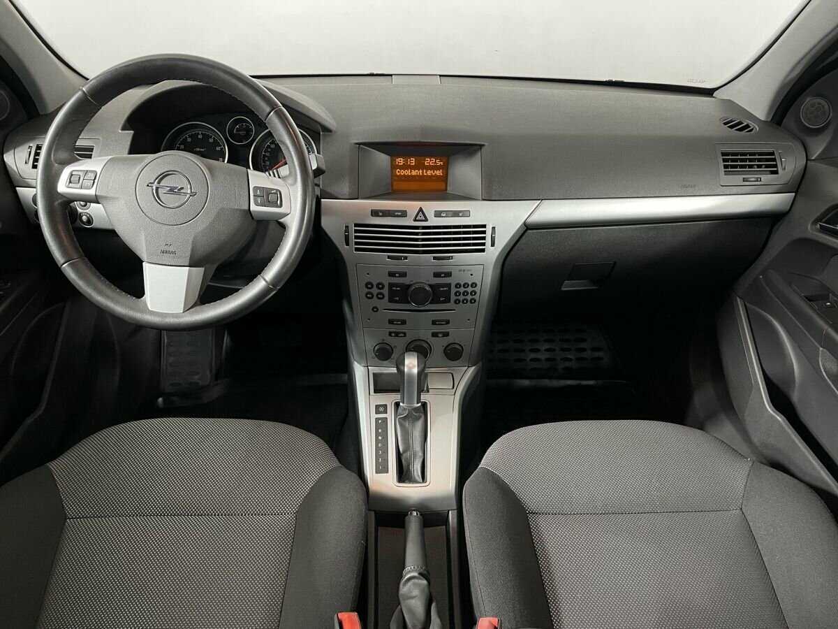 Opel Astra с пробегом — 2010 год. Фото: #6