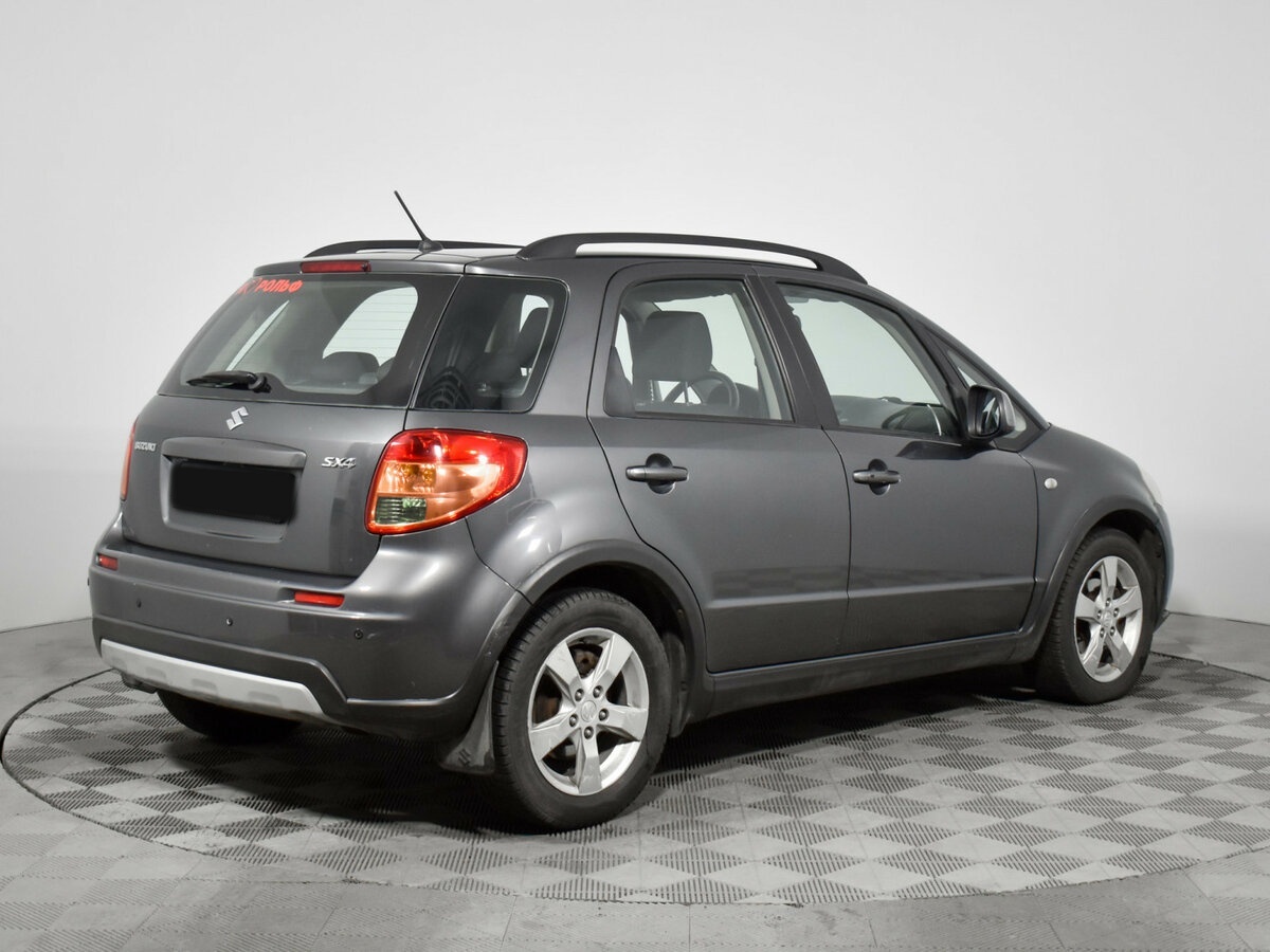 Suzuki SX4 с пробегом — 2010 год. Фото: #4