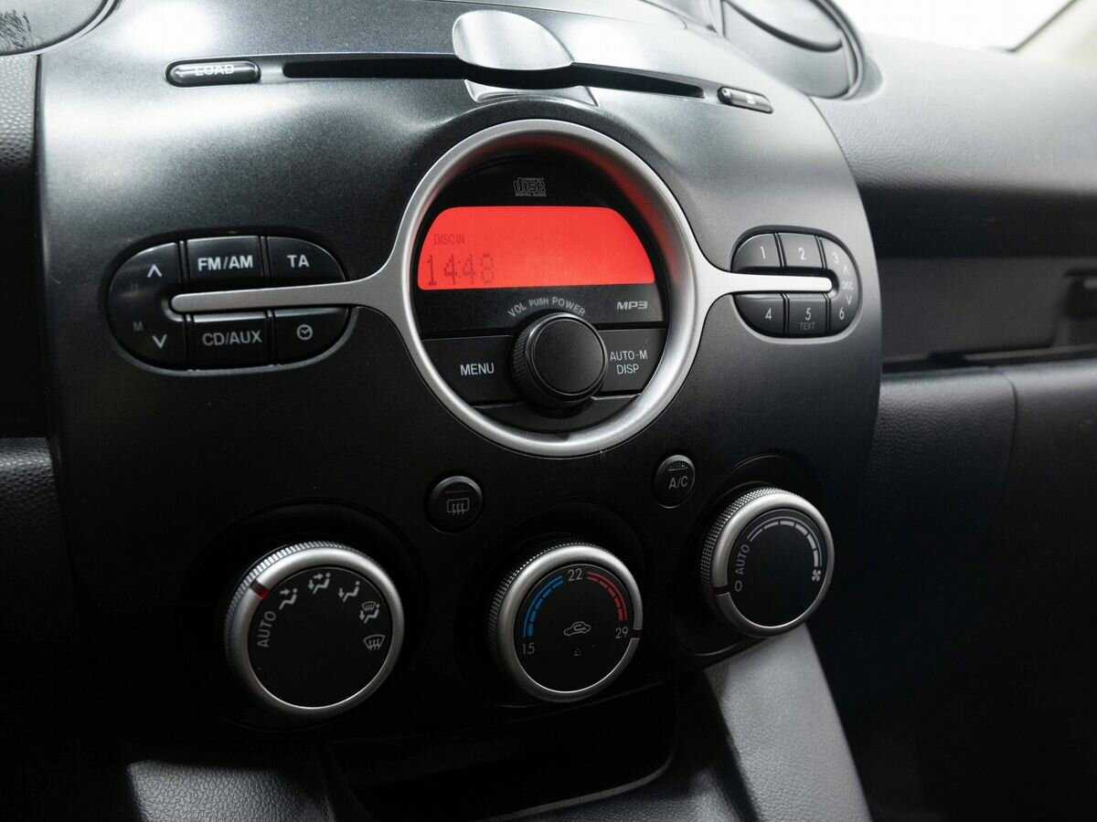 Mazda 2 с пробегом — 2009 год. Фото: #20
