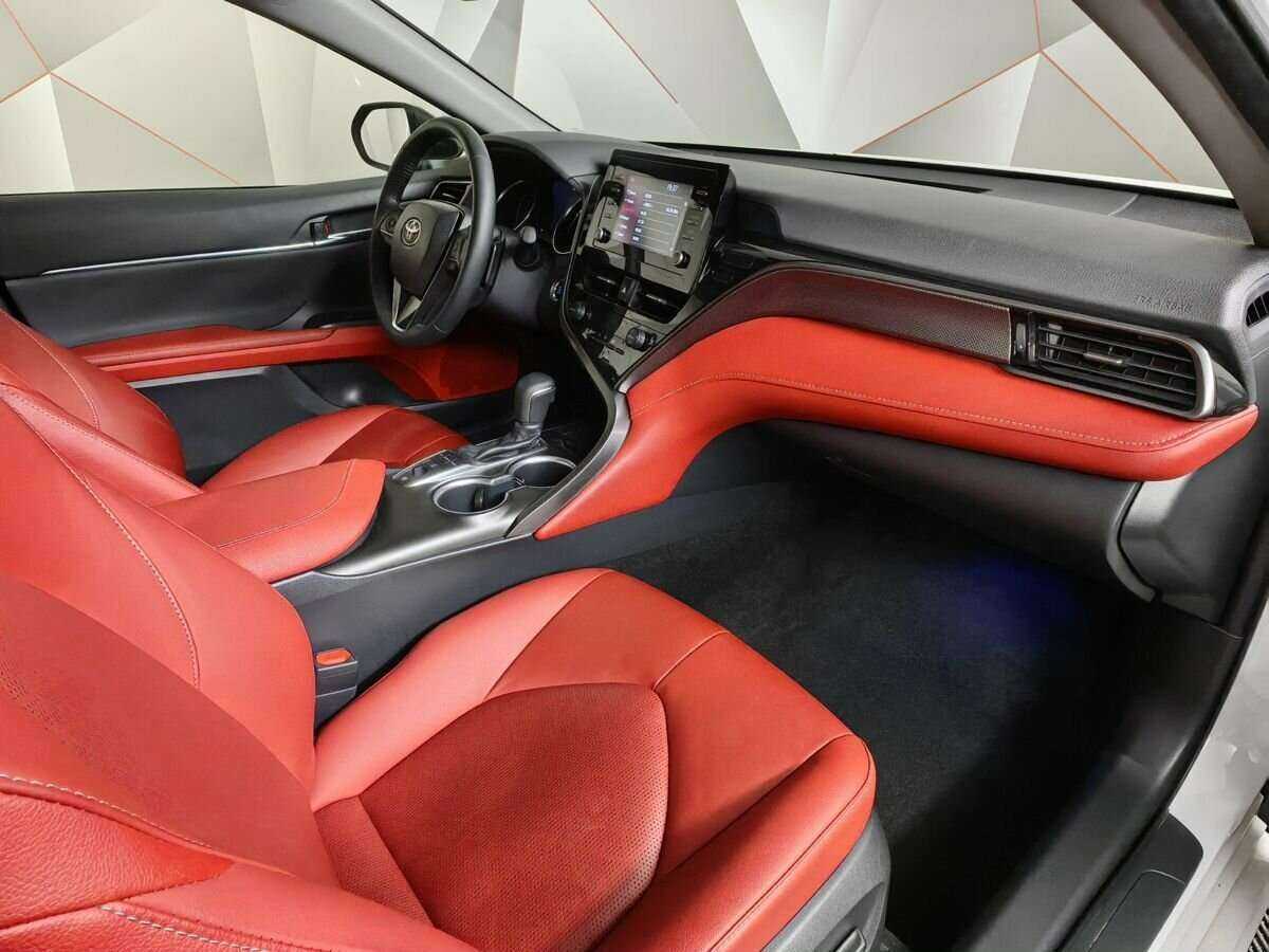 Toyota Camry с пробегом — 2022 год. Фото: #8