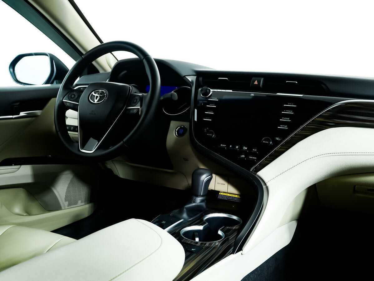 Toyota Camry с пробегом — 2020 год. Фото: #8