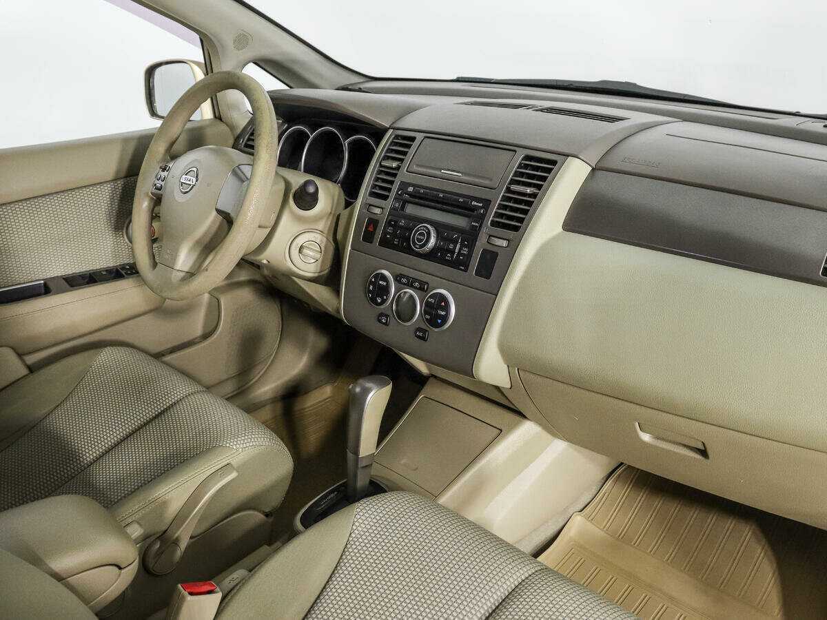 Nissan Tiida с пробегом — 2008 год. Фото: #8