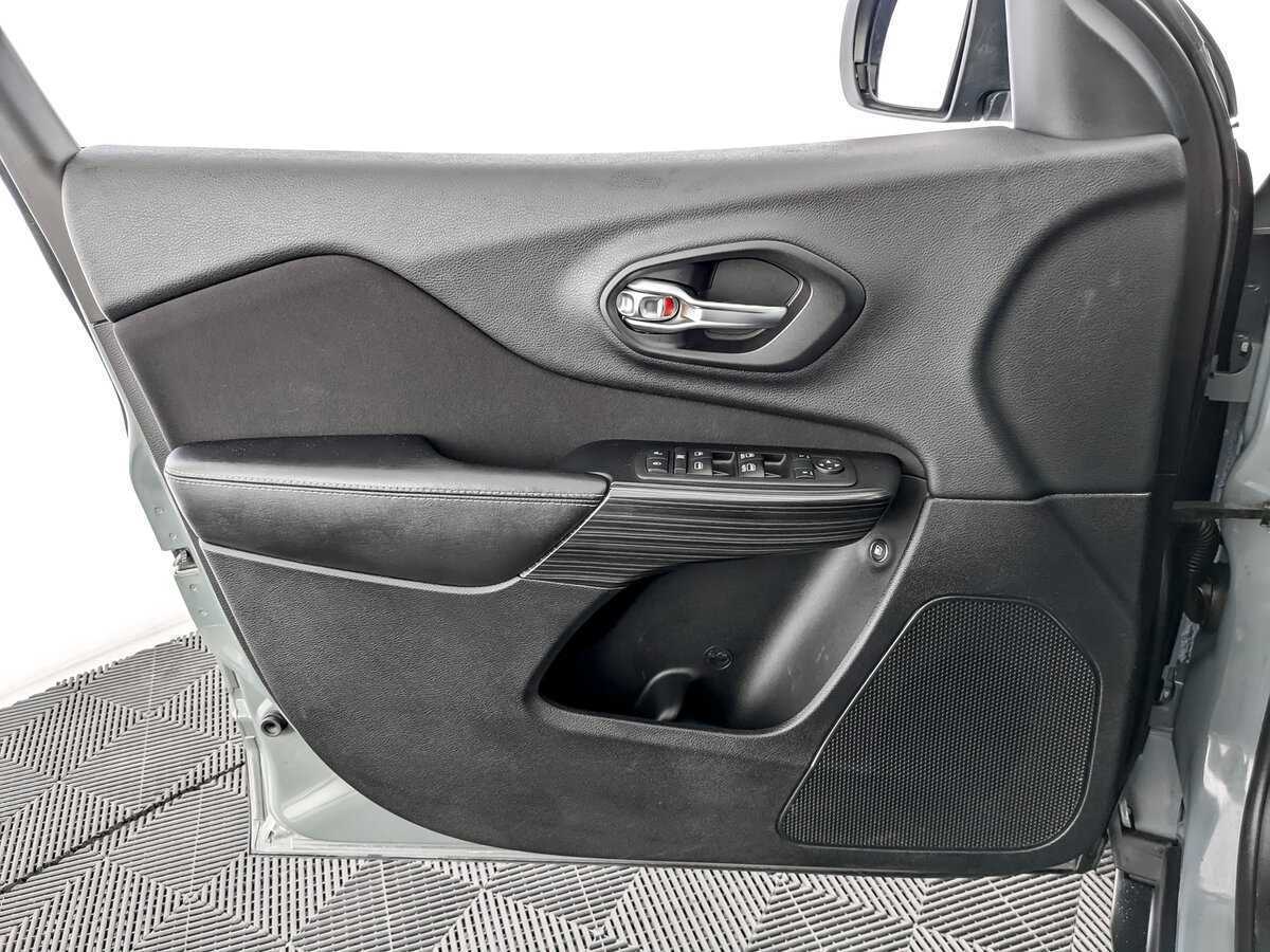 Jeep Cherokee с пробегом — 2014 год. Фото: #16