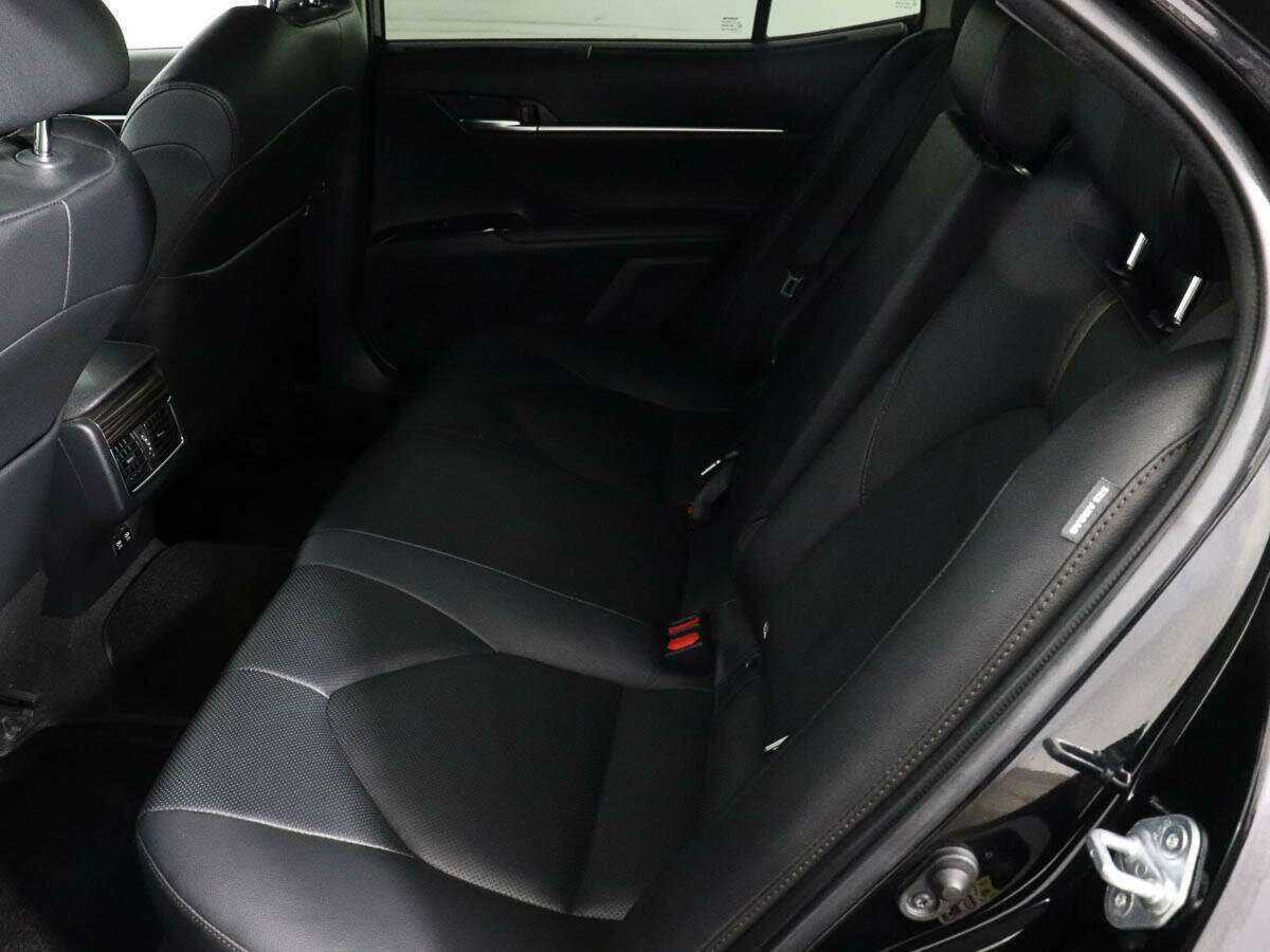 Toyota Camry с пробегом — 2018 год. Фото: #6