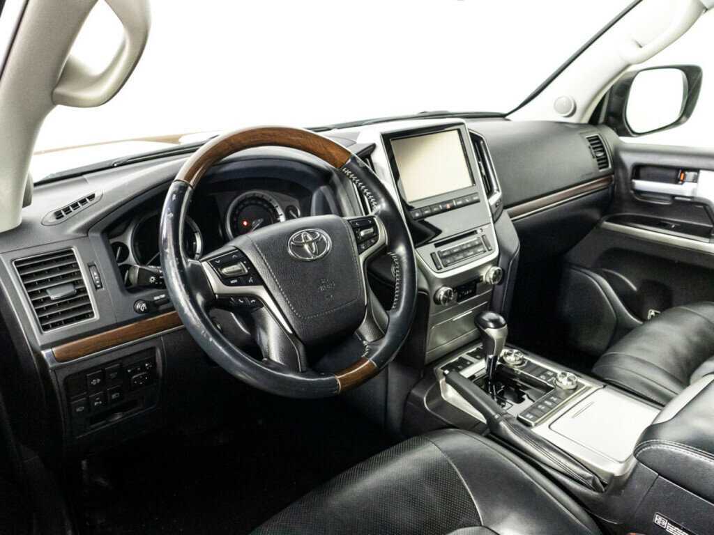 Toyota Land Cruiser с пробегом — 2016 год. Фото: #10