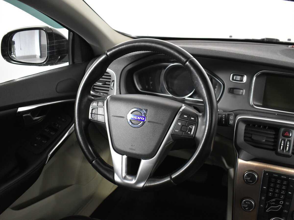 Volvo V40 Cross Country с пробегом — 2013 год. Фото: #9