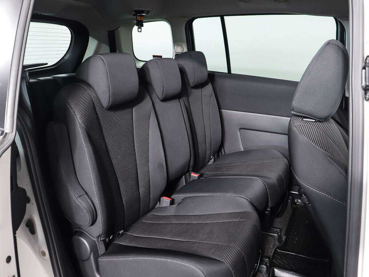 Mazda 5 с пробегом — 2013 год. Фото: #17