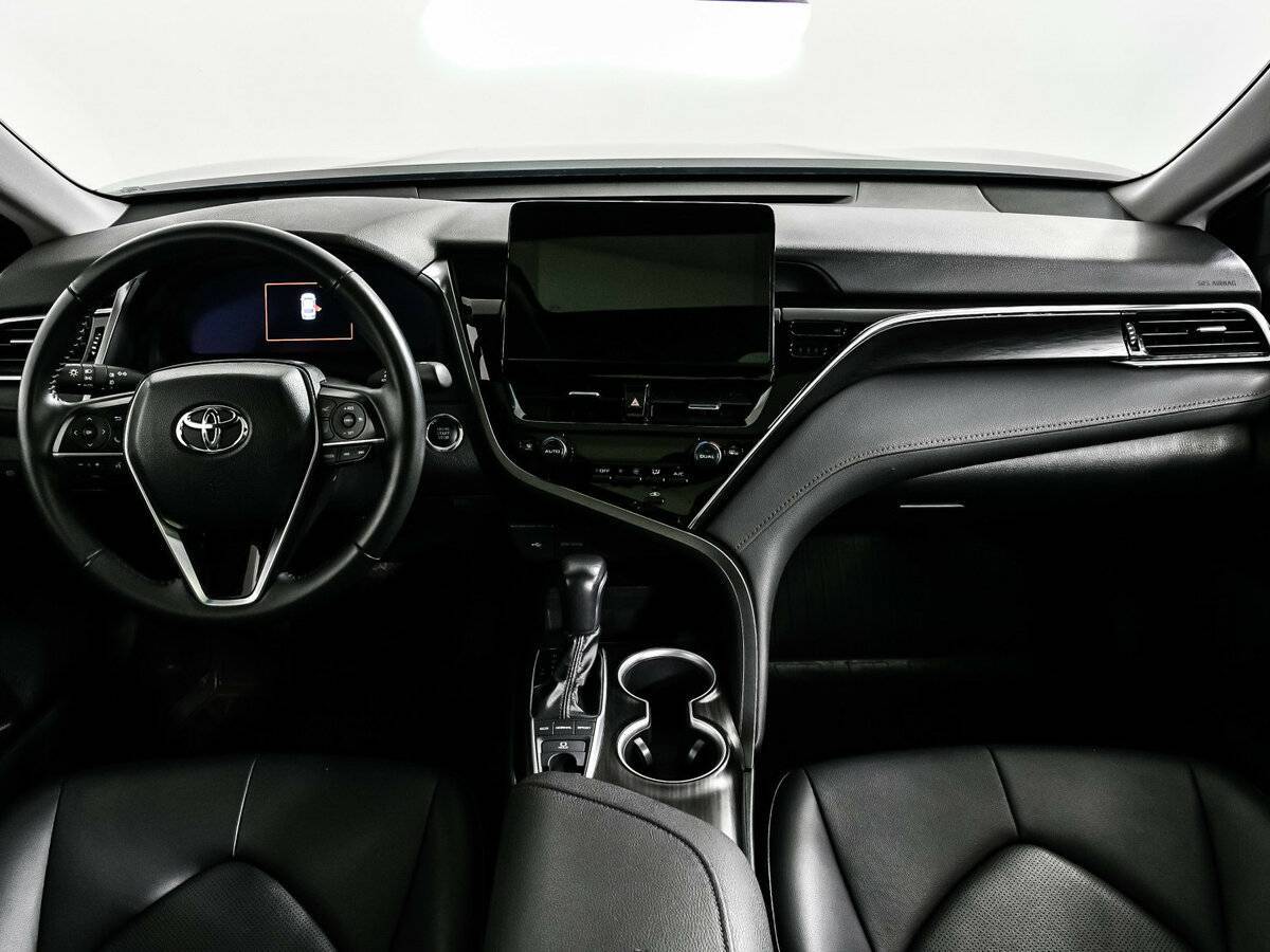 Toyota Camry с пробегом — 2023 год. Фото: #10