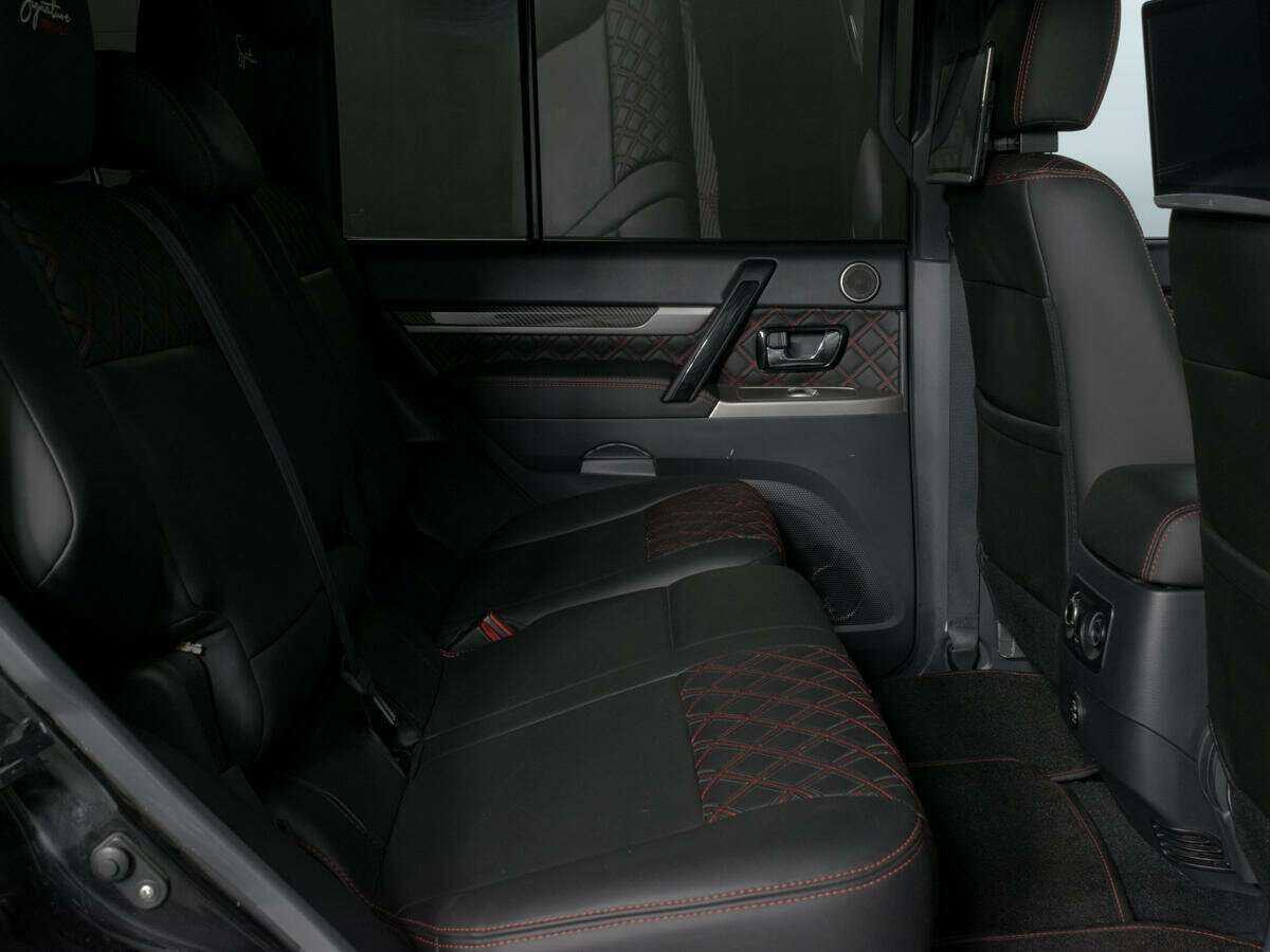 Mitsubishi Pajero с пробегом — 2019 год. Фото: #9