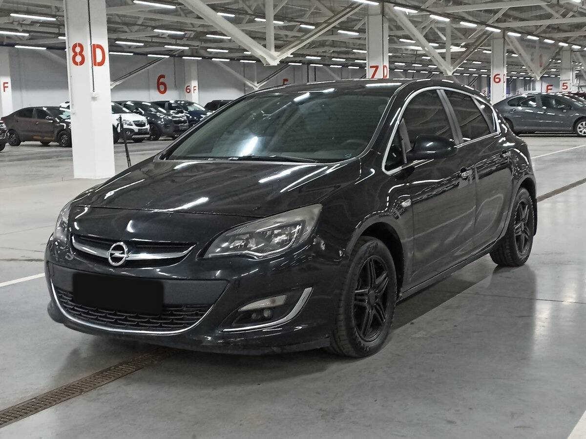 Opel Astra с пробегом — 2012 год. Фото: #0