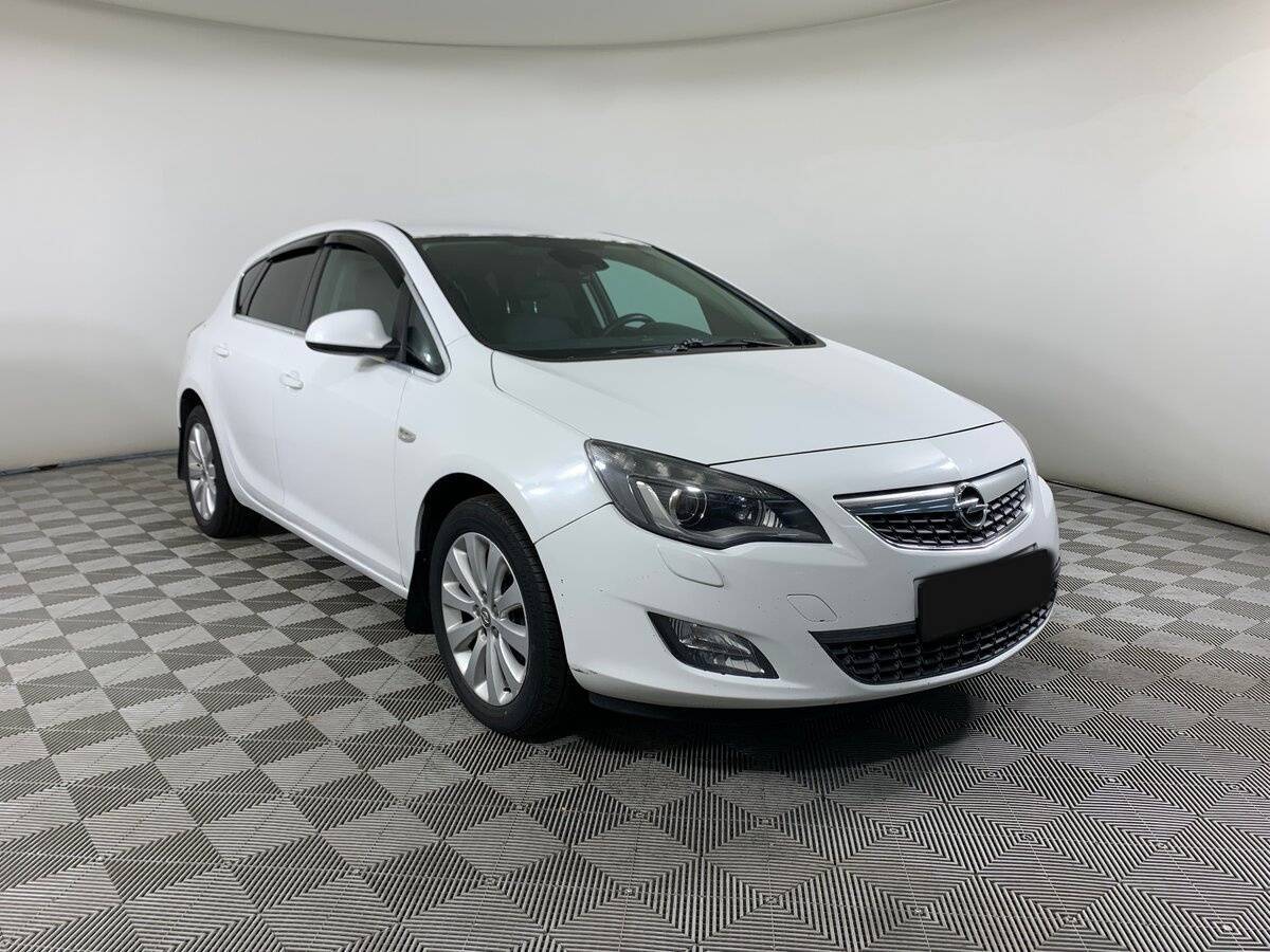 Opel Astra с пробегом — 2011 год. Фото: #2