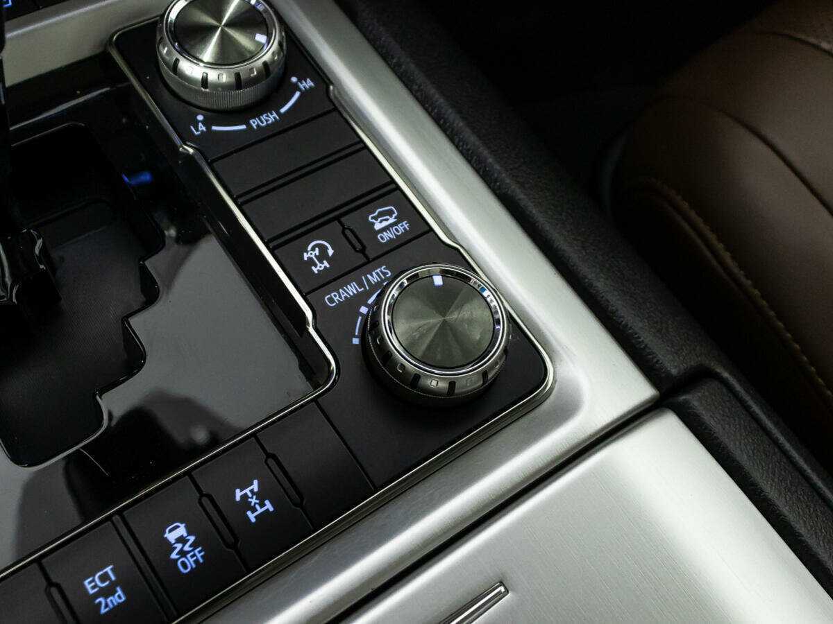 Toyota Land Cruiser с пробегом — 2016 год. Фото: #18