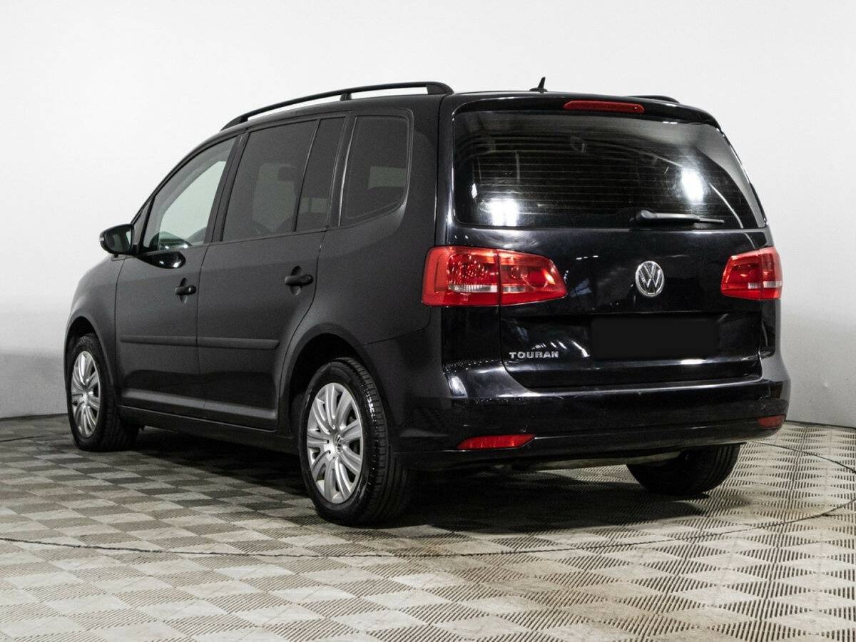Volkswagen Touran с пробегом — 2012 год. Фото: #6