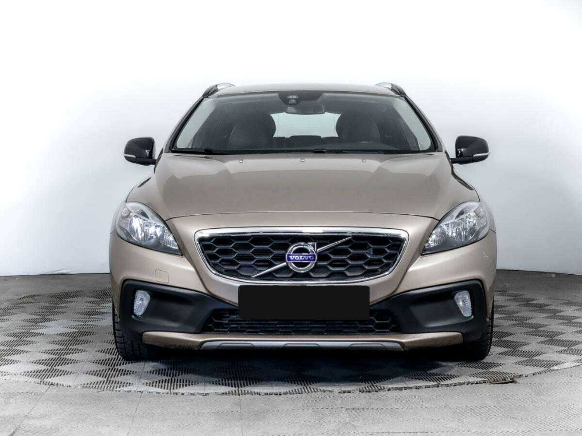 Volvo V40 Cross Country с пробегом — 2015 год. Фото: #1