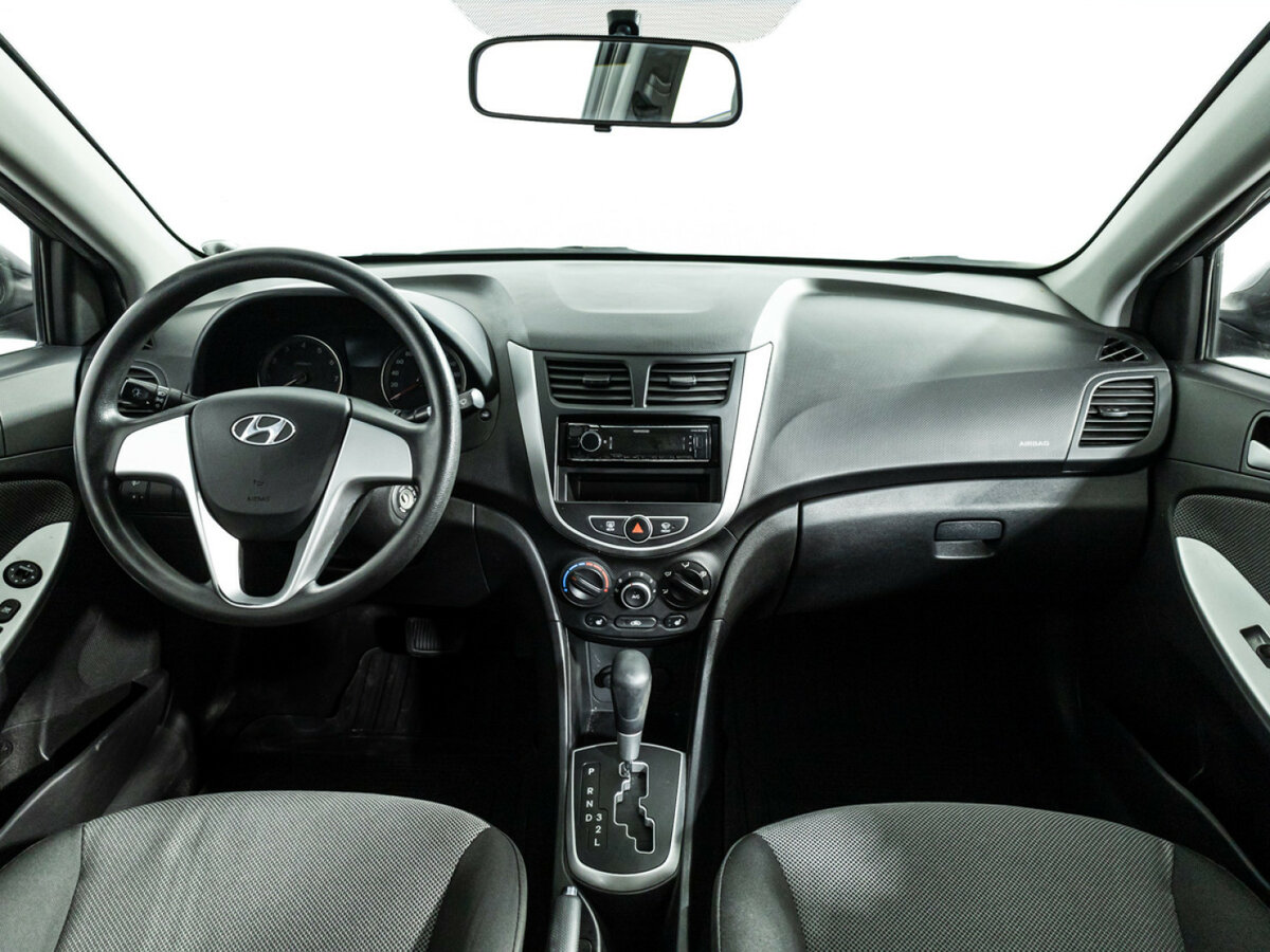Hyundai Solaris с пробегом — 2011 год. Фото: #12
