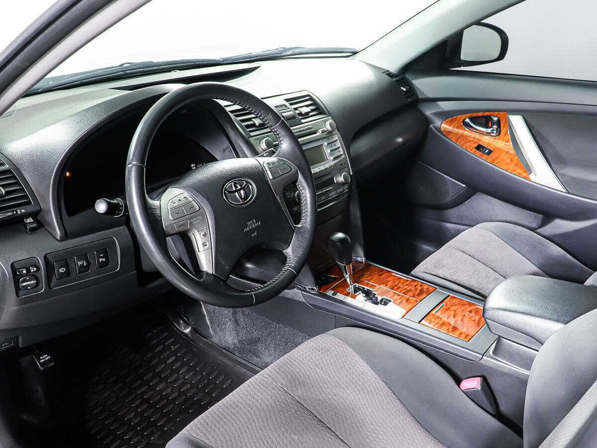 Toyota Camry с пробегом — 2010 год. Фото: #12