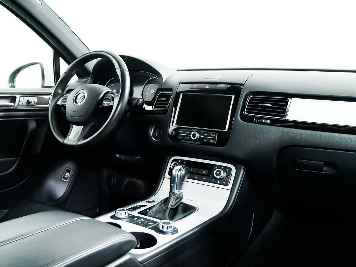 Volkswagen Touareg с пробегом — 2011 год. Фото: #6