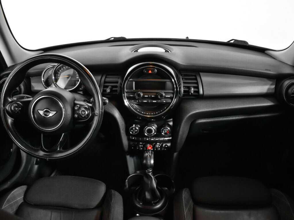 Mini Hatch с пробегом — 2018 год. Фото: #11