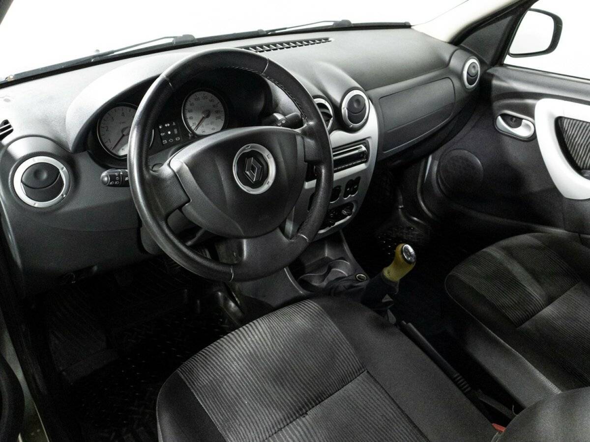 Renault Logan с пробегом — 2012 год. Фото: #10