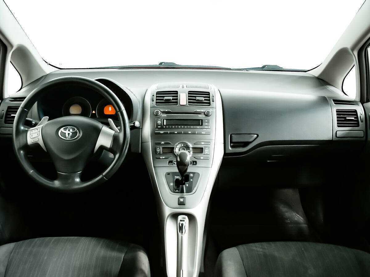 Toyota Auris с пробегом — 2008 год. Фото: #9