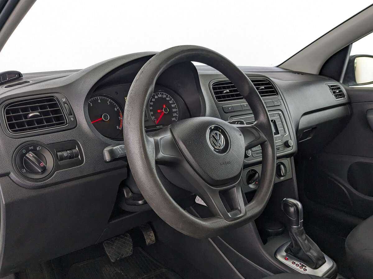 Volkswagen Polo с пробегом — 2018 год. Фото: #14