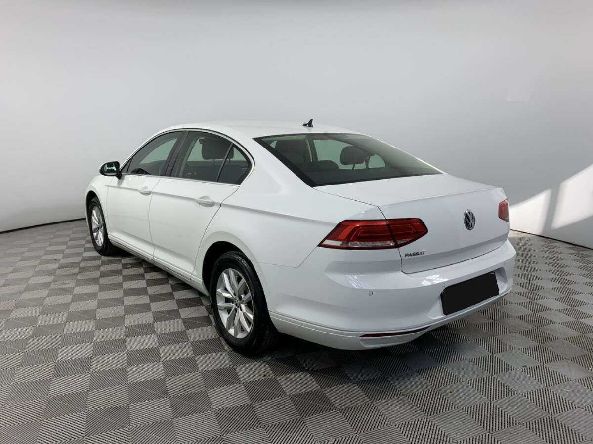 Volkswagen Passat с пробегом — 2019 год. Фото: #6